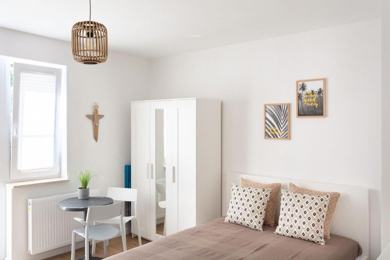 Dom Latarnika Apartment ยารอสวาเวียซ ภายนอก รูปภาพ